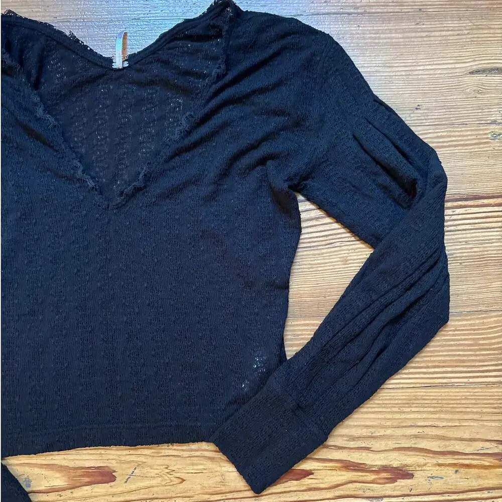 Free‎ People black lace oversized cropped long sleeve shirt SIZE S